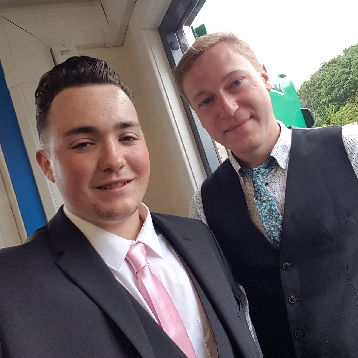 Joshcarter_08's tweet photo. What a end to my school year cant believe im no longer a year 11 and starting college in september Now this teacher here is just amazing he has really made me laugh this yesr and really brought me confidence.Sir you are just fab gonna miss you @AbbeysU6 @AbbeyLearning https://t.co/sxVf26JGAb
