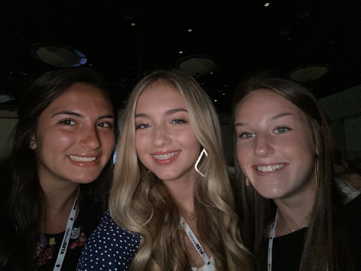 MeridethGrace11's tweet photo. last beta con :( !! #betacon21 https://t.co/7yQ1fift1x