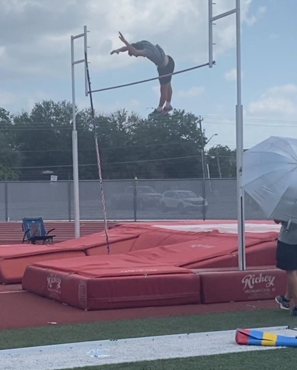 These kids rocked Regionals! Ali and Luke both qualified for Nationals and Claire had some solid PR’s as a freshman! 🎉#Templepride