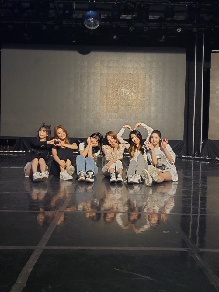 official_ARIAZ's tweet photo. #COMEBACK

오래 기다리셨나요!

#아리아즈 가 ARIAZ DIGITAL SINGLE '니가 참 좋아' 
SINGLE #ALBUM 으로 아쯔🥰 여러분들을 만나게 되었습니다.

#ARIAZ 멤버 6명😍  #아리아즈_윤지 #아리아즈_다원
#아리아즈_주은 #아리아즈_시현 #아리아즈_효경 
#아리아즈_여리 를 기다린만큼 
많은 응원 바래요! https://t.co/VPT0GQ1bnA