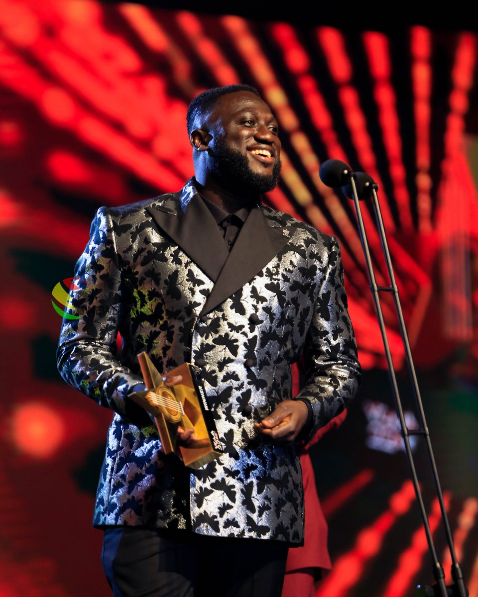 tv3_ghana's tweet photo. All smiles. Congratulations @MOGmusic_ for winning the Male Vocalist of the Year Award at the #VGMA22 

#VGMAonTV3 https://t.co/1N0INQfytZ