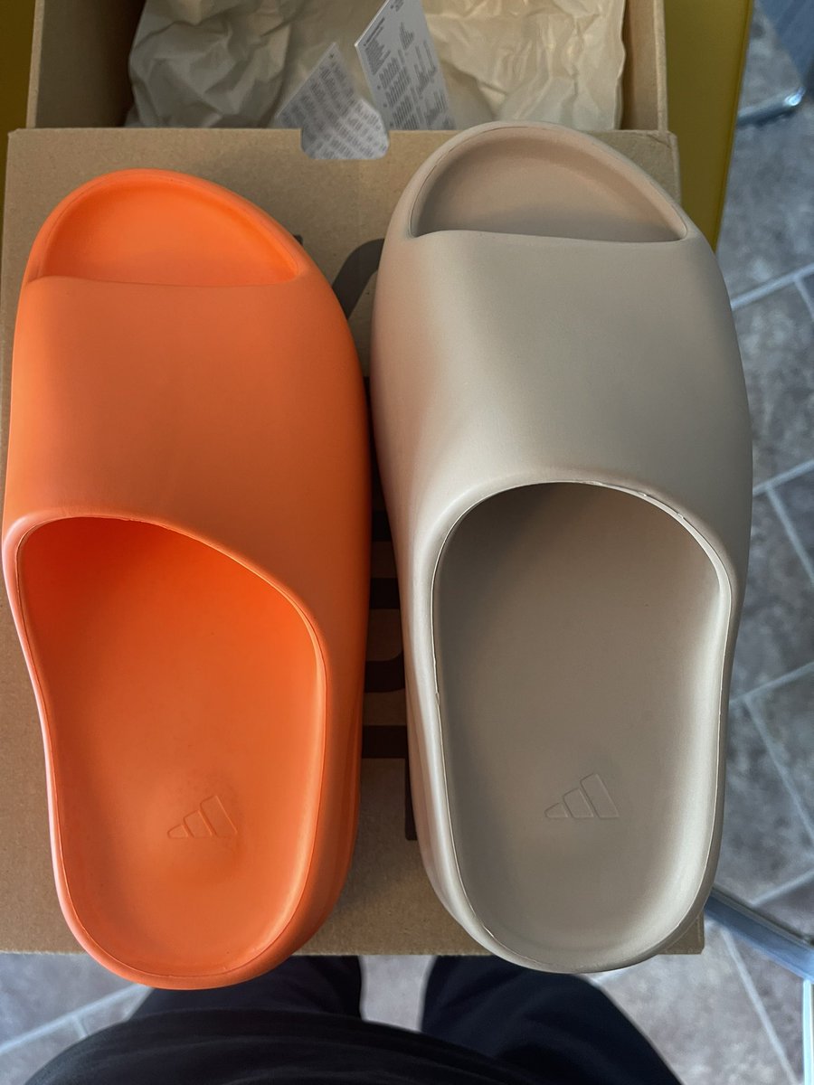 Received this orange pair of adult size 6 Yeezy slides from <a href="/stockx/">StockX</a>, hoping it can fit better than the size 5 “Pure” I purchased from them earlier. Guess what, it is even smaller than the size 5 pair. Pls tell me this is not real🤣🤣🤣. Opened a ticket, pls look into it.