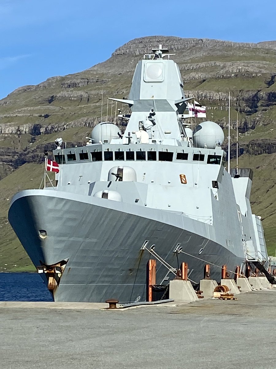 Under vores ophold på Færøerne har vi præsenteret Udenrigs- og kulturminister Jenis av Rana samt Rigsombudsmand Lene Moyell Johansen for søværnets fregatter, og orienteret om vores muligheder for at støtte det færøske samfund fra havet. Fordi Rigsfællesskabet er #værdatkæmpefor