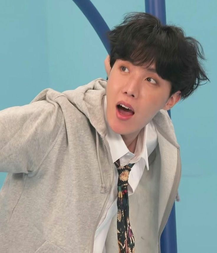 jhs__bot's tweet photo. @bluesgrrey here!! he loves you very much, he is proud of you, you are important, you are valid, do not give up, please be careful and drink water !! 🌟💗 🤞🏻 https://t.co/G4fGMw1d7x