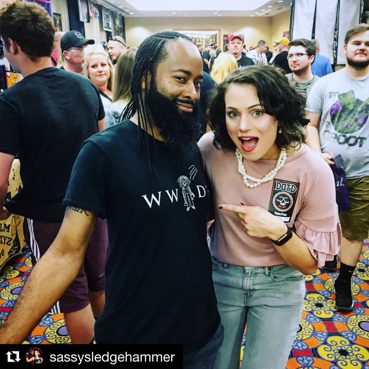 Ant_LostNHorror's tweet photo. Not only is it #FlashbackFriday itโs also #FreddyFriday so heโs a #Flashback of two #FredHeads when they were babies and then when they were oldies โค๏ธ๐ and with our favorite #ScreamQueen.
#HorrorCommunity #BeNancy https://t.co/6zpfwTRKq7