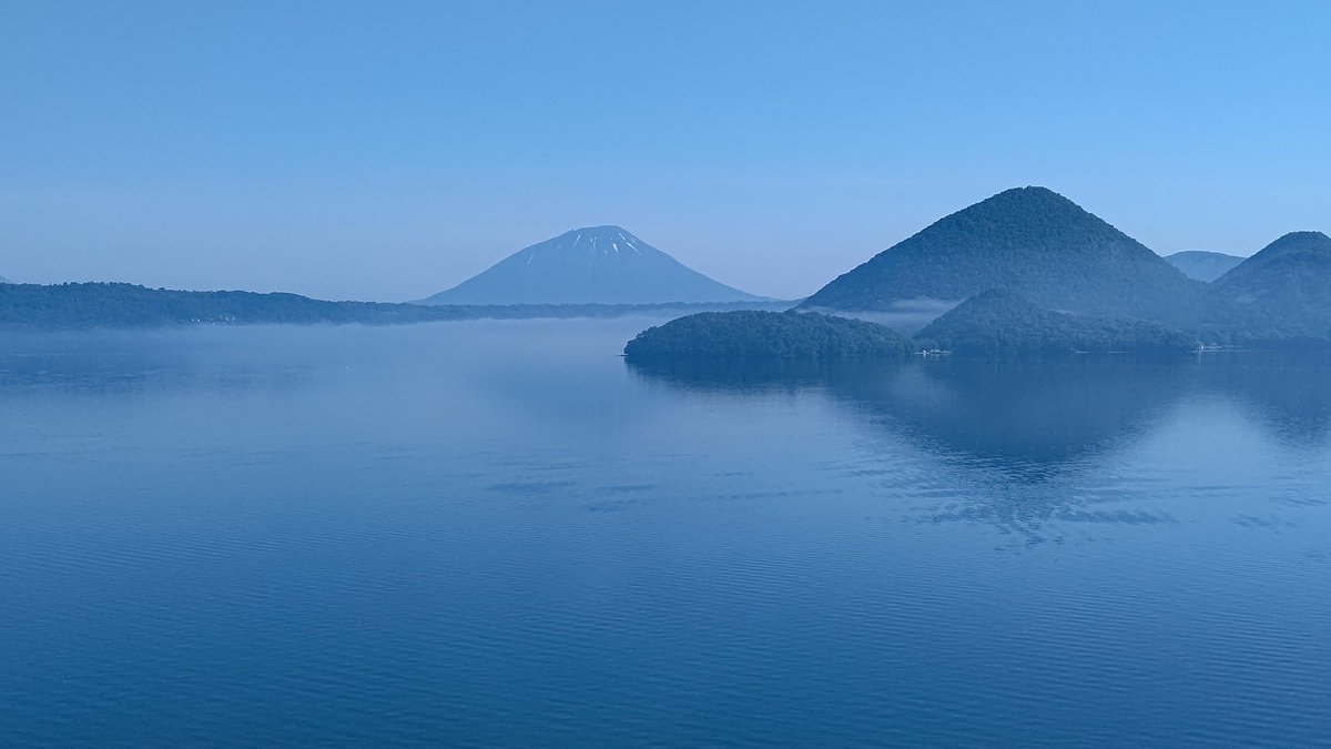 さやかふぇのメソッド 白米スムージー 現在の洞爺湖 残雪も良く見えます 夜明けから日の出の湖畔のお散歩はとても気持ち良いです 洞爺湖町 壮瞥町 洞爺湖温泉 そらメソ Toyakotown Tmaf Sorameso