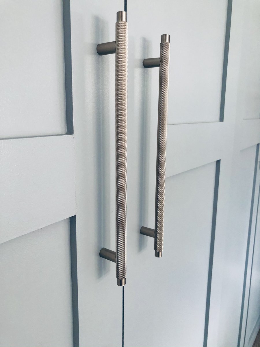 Loving these gorgeous wardrobe handles we have just installed on these beautiful handmade shaker wardrobe doors. #contemporary #plankhandles #shakerstyle #handmade #interiordesigning #interiordeigner #stylishinteriors #timelessdesign #surreyhomes #cobhammums #localdesigner