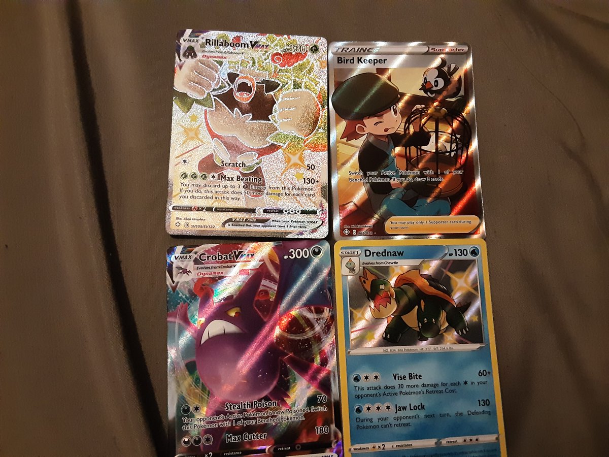 SwitchLeaftini's tweet image. I actually found shining fates packs AND actually got good cards too!? Also codes for people who want them. #pokemon #PokemonCards #FreeCodeCards