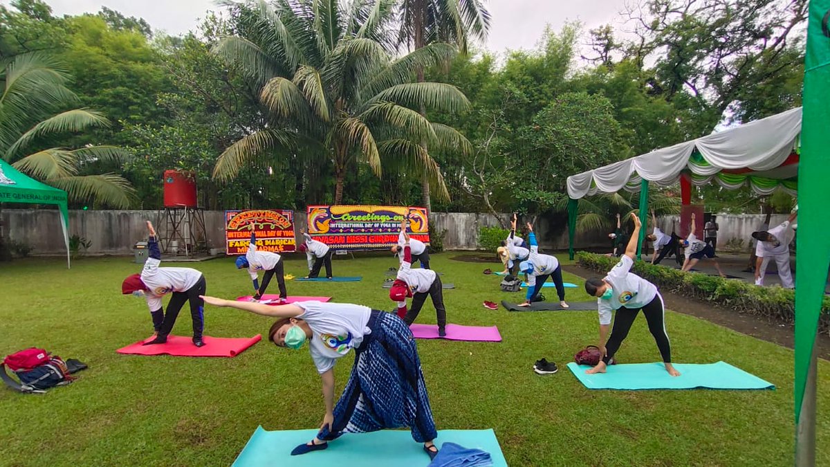indiainmedan's tweet photo. #InternationalDayOfYoga #YogaForWellness #YogaDay2021 

Glimpses from the celebration of 7th International Day of Yoga held at Medan City, Sumatra
@MEAIndia @IndianDiplomacy @DDNewslive @PIB_India @moayush @IndianEmbJkt @KBRI_NewDelhi @cgibali @iccr_hq @iccr_bali https://t.co/LbYbrUMhpY