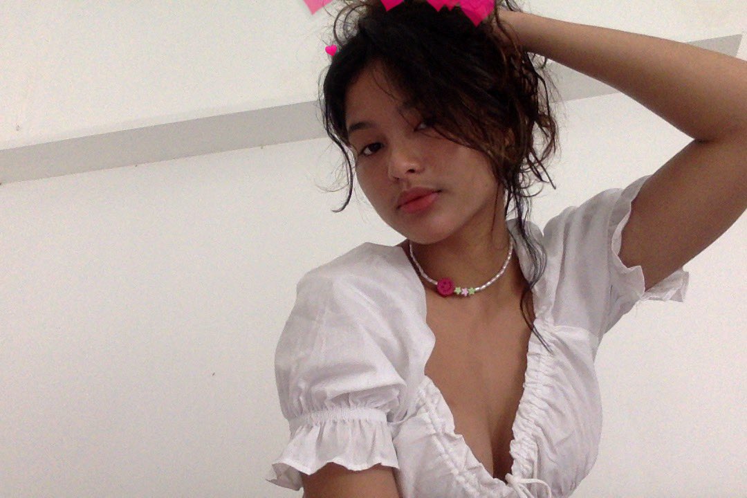 cawolineudivine's tweet image. Ako.