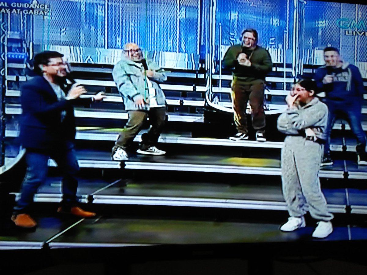 elizabethleysis's tweet photo. Ang maggaling na host ng @EatBulaga nakkatuwang tingnan. kumpleto ang jowapaomeng at ryan.

MAINE MENDOZA ForCETAPHIL
#MaineMendoza https://t.co/K0vU22lPao