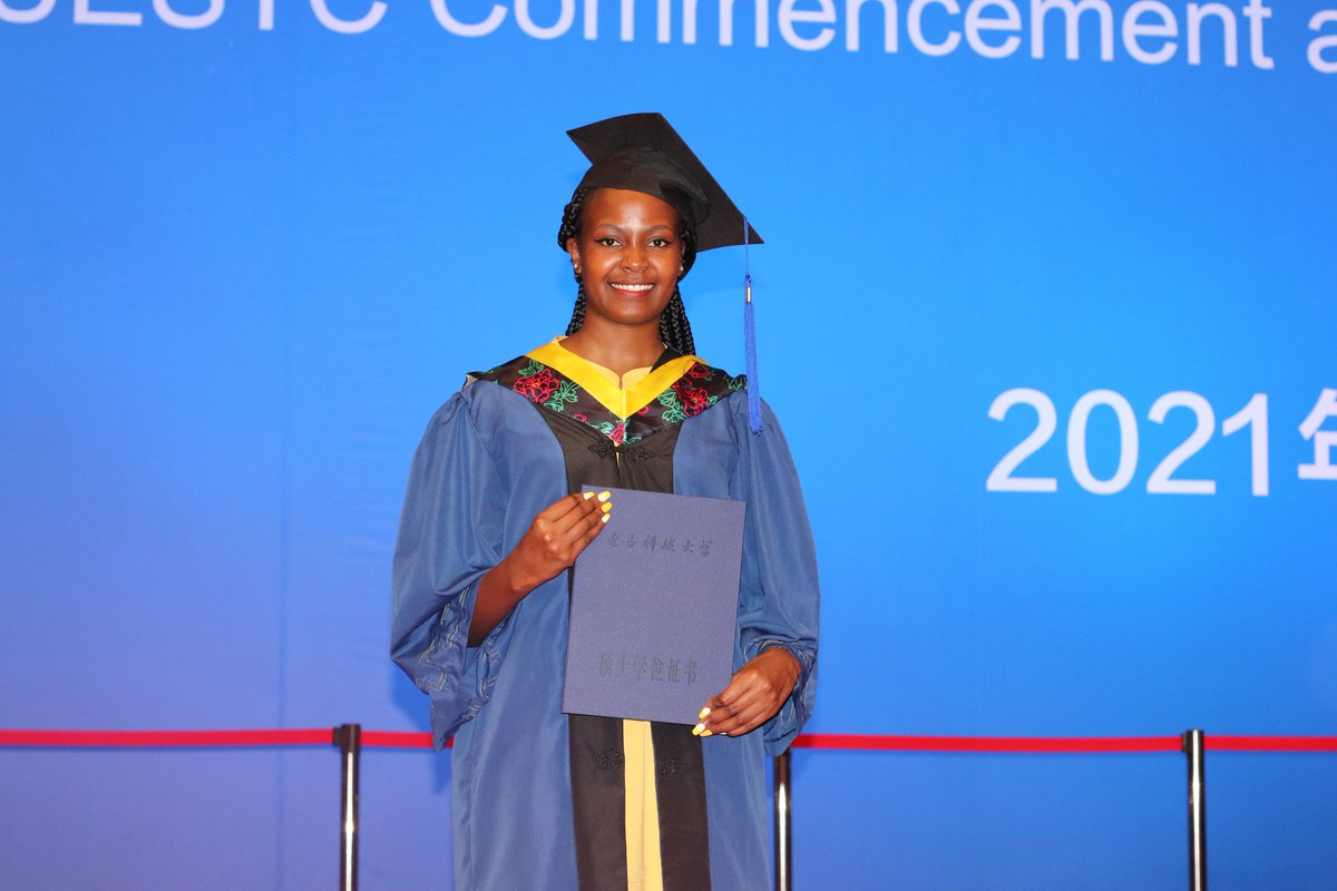 BoreMercy's tweet photo. Master's degree in the bag🎓God did it for me🙏
#graduation #mastersdegree https://t.co/WqIINms4Yf