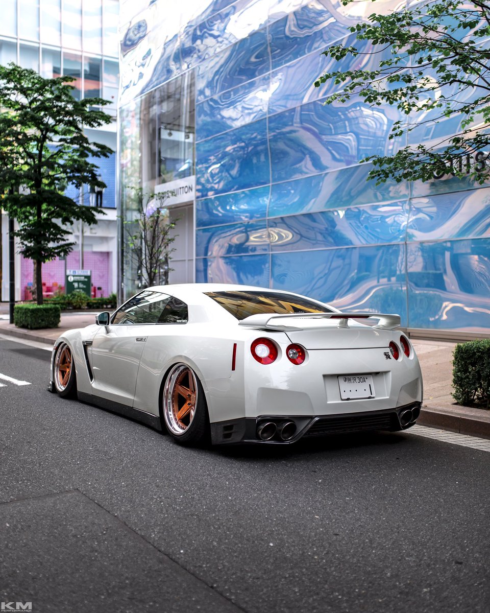 yuki0881's tweet photo. #車は斜め後ろ
🤍GT-R×KM performance🖤
in TOKYO. https://t.co/sxMm22EgYl