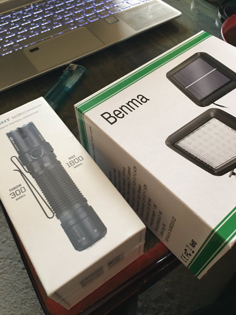 ygt430jm4gtu's tweet photo. 帰宅したらプライムdayの物資が着弾。
センサーライトとオーライトのLEDライト。
最近夜出勤が多く、玄関先が見えないので。
オーライトのM2Rは仕事時の車両点検やサバゲ用に(笑)
#プライムデーで注文したもの
#OLIGHT
#オーライト
#M2RPro https://t.co/oeQARFgR4b