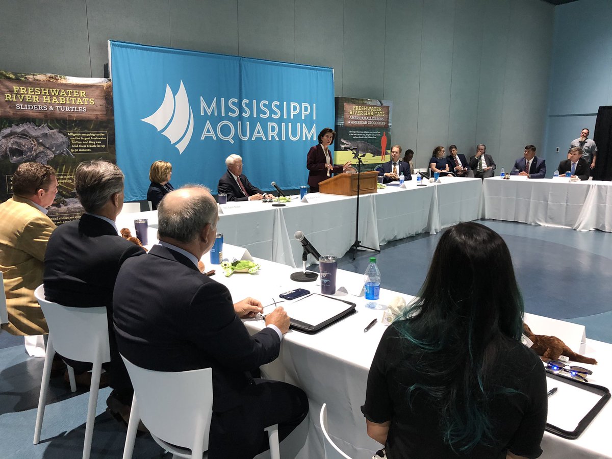 SecRaimondo's tweet photo. Today I also participated in a roundtable with Gulf Coast business leaders with @SenatorWicker to discuss economic development on the Gulf Coast. 
 
@CommerceGov will use every resource available to help all Americans #BuildBackBetter. https://t.co/7MYmf7pq5L