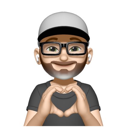geoffgbsn's tweet image. #iOS15beta2 allowed the ability to add a shirt to your Memoji. #macOS12beta2 isn’t here yet so, because it’s not supported in beta 1, you’re naked when you send a #Memoji sticker from your Mac.
