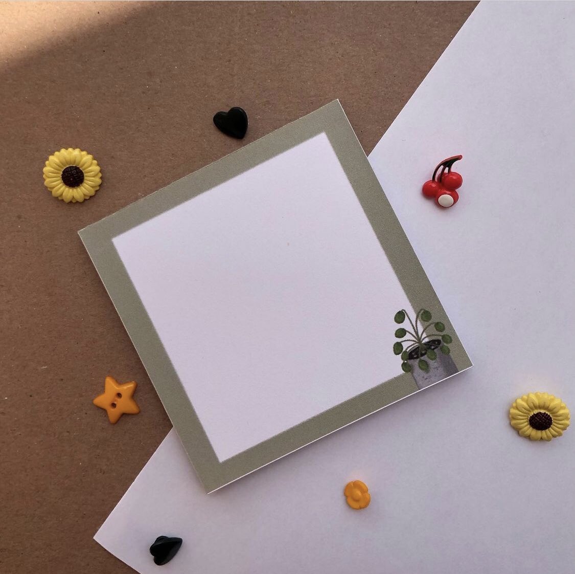 Kapuki12's tweet image. Block de notas 📝
•Disculpe 
•Costo $35
•Medida 9x9cm
•Diseño e impreso 100% a mano
•Material de envoltura 100% reutilizable
•Envíos a toda la República Mex. $40 tarda de 10 á 15 días.
#blocknotes #DigitalArtist #ilustracion #papelería #emprendimiento