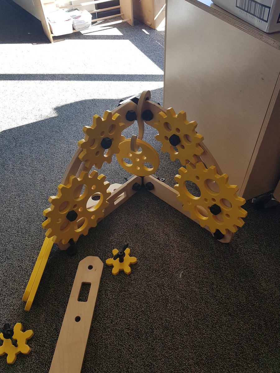 ElliotLibrary's tweet image. We had a great week with @Rigamajig.  Thank you to @SD79DLC for having a set for our schools to share. #SD79learn @becky_greenhow @Angacamp