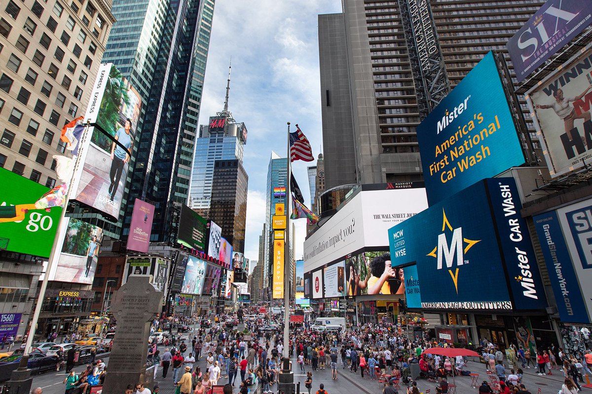 .<a href="/MisterCarWash/">Mister Car Wash</a> (NYSE: $MCW) takes over Times Square to celebrate its IPO today  ✨🏙 #MisterIPO #MisterCarWash