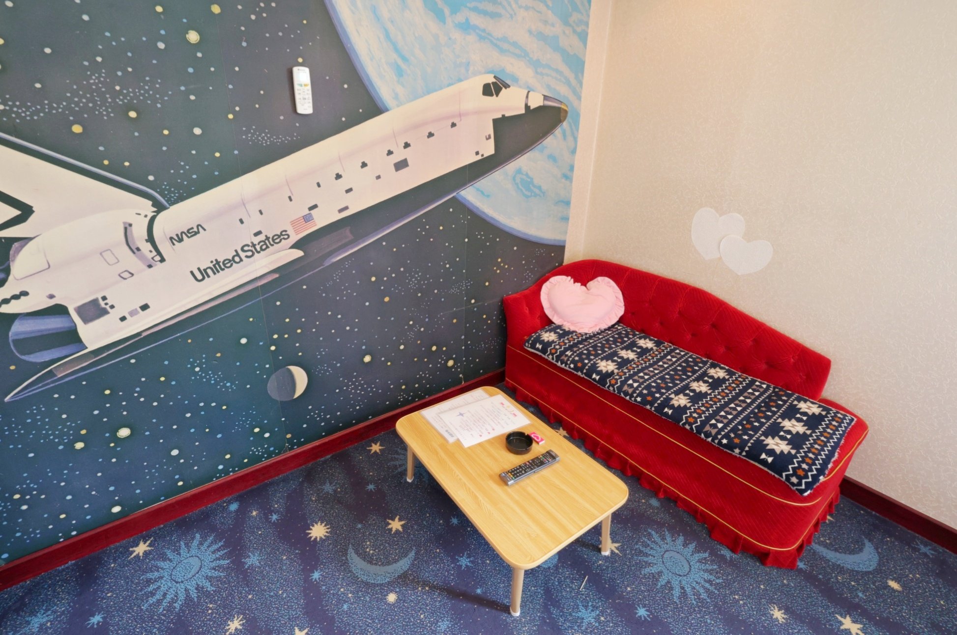 ゆなな 昭和ラブホ巡り ホテル ファンタジア 宇宙の恋 という部屋 可愛すぎる ベッドも壁紙も床も 宇宙 定期的に行きたくなっちゃうラブホ 昭和ラブホ T Co Ebho557osu Twitter