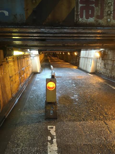 ボヘカラ 港区のおばけトンネル 品川駅の新幹線口にタクシー付ける時に 時折タクシーの行灯が逝かれる低いトンネル 高輪橋架道橋 の事らしい T Co Ynvcadaxxr