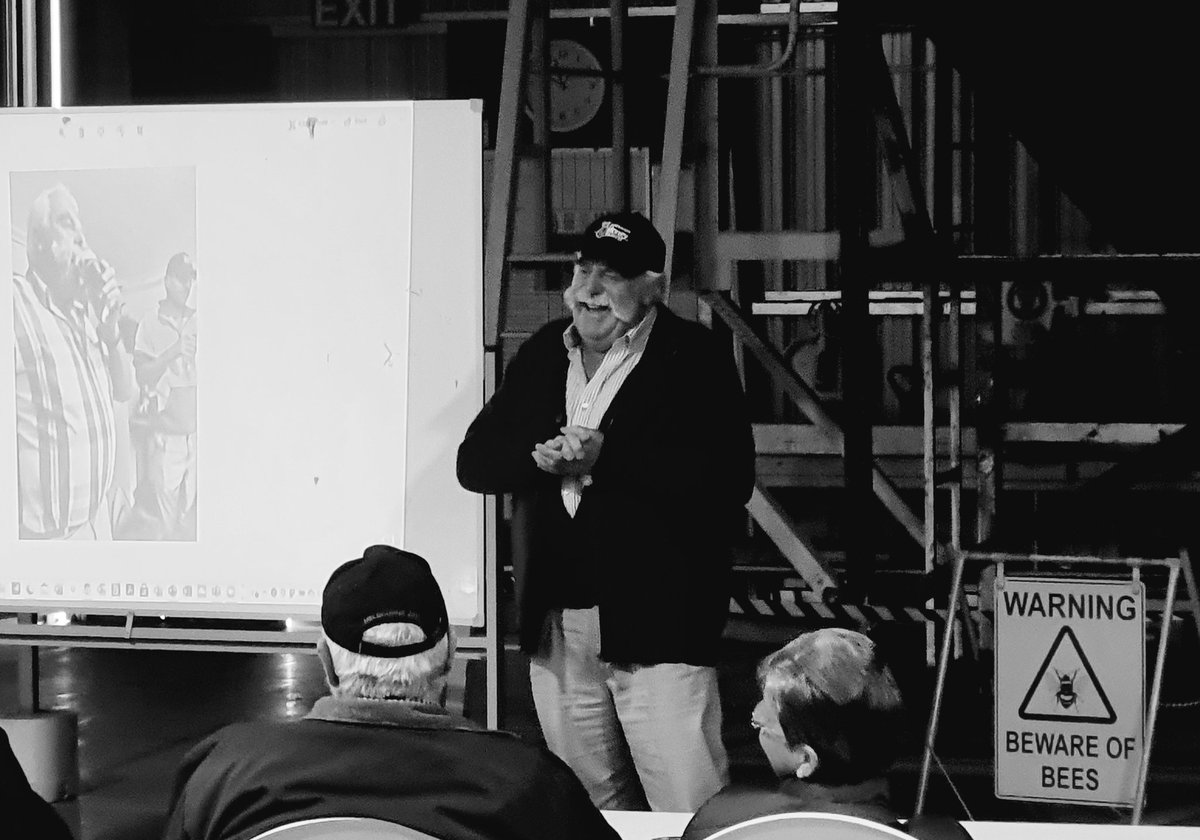 Lindsay Bourke - a fascinating life story so far, talking beekeeping, the world's best honey, honey whisky, international adventures and the Tassie factor 🐝