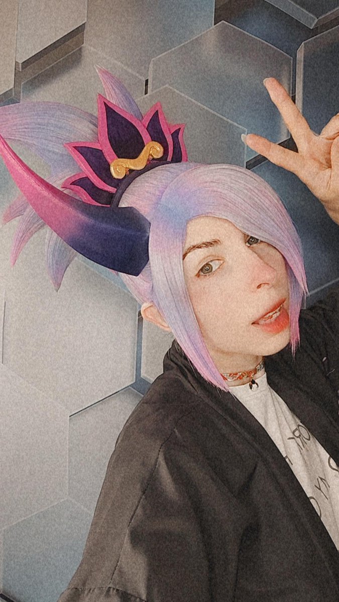 FarikoWorkshop's tweet photo. Prepare new wigstyling for you))
Riven Spirit blossom Wig + props 
#LeagueOfLegends #wigstyling #spiritblossom #rivencosplay #rivenlol  #wigs #wigmaker #fyr https://t.co/CH4U0LUF5h