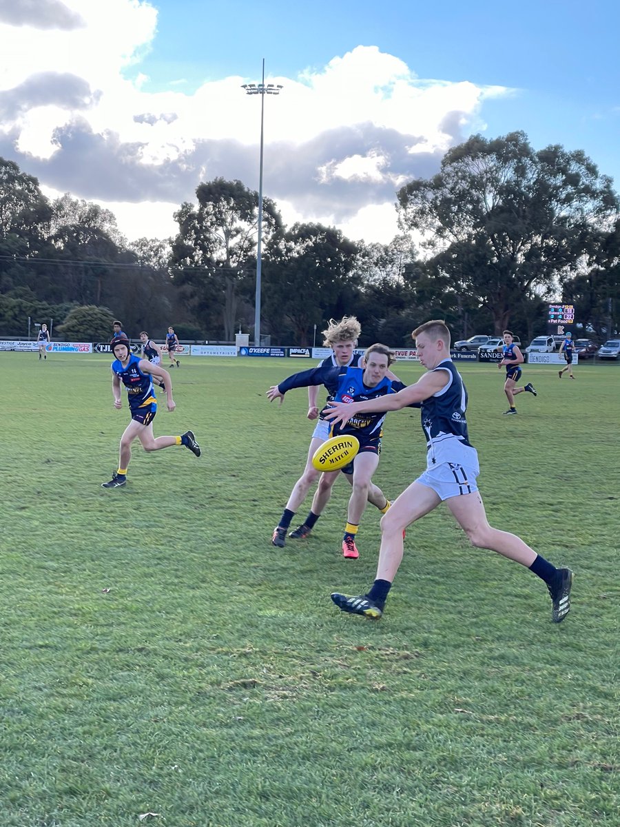3QT: U15 Bendigo 7.4 (46) lead Ballarat 5.5 (35)
A good last two minutes by Bendigo has them hit the front with a goal after the siren. Great last quarter coming up. 
<a href="/AFL_CentralVic/">AFL Central Victoria</a>