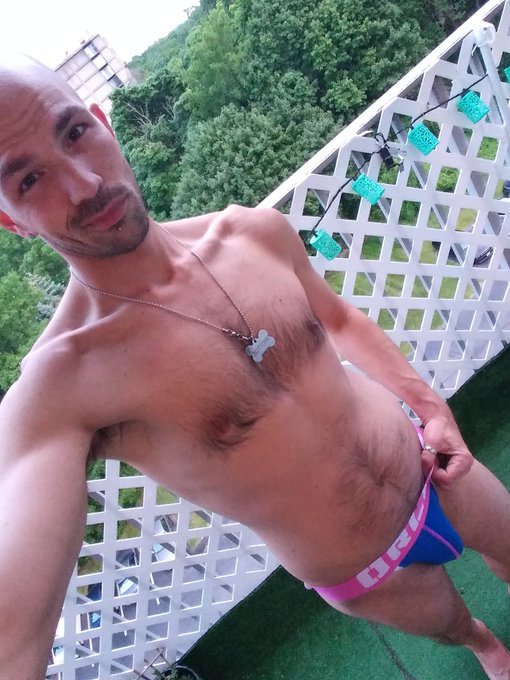 1 pic. Storm a'brewin.... So I brewed some coffee. ?? how's everyone's doon this evening?
#gay #gaytwitter