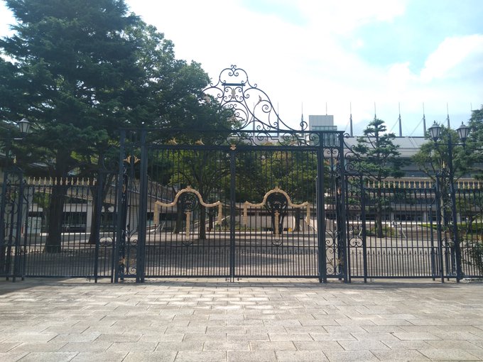 おはようございます！ 来ました、東京競馬場！ 当てて帰りますよ～ https://t.co/dEoXAQDpyQ