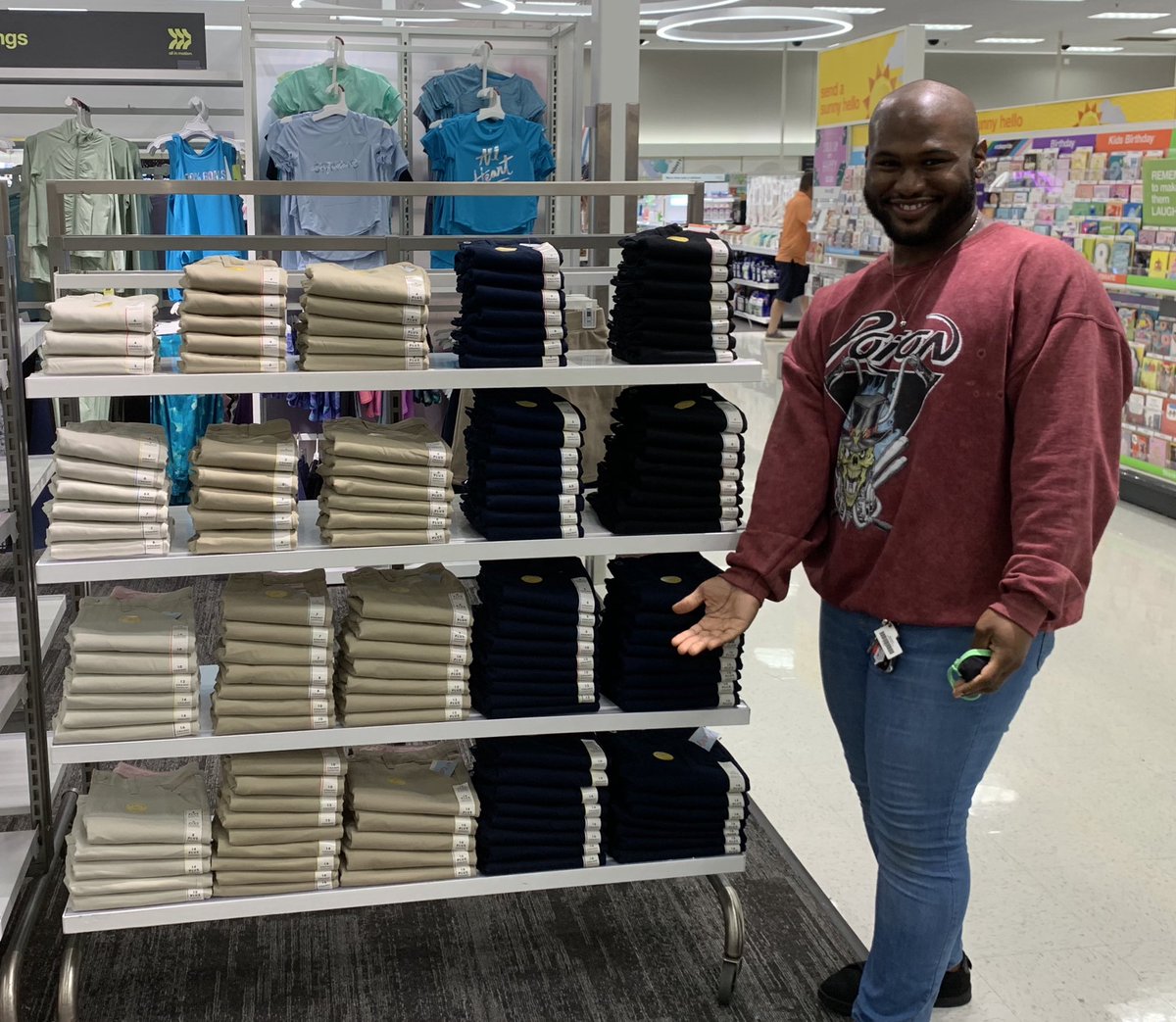 abarbet64's tweet image. #VMLStyle VML TRAINEE ROCKING HIS FOLED PRESENTATIONS!!!!