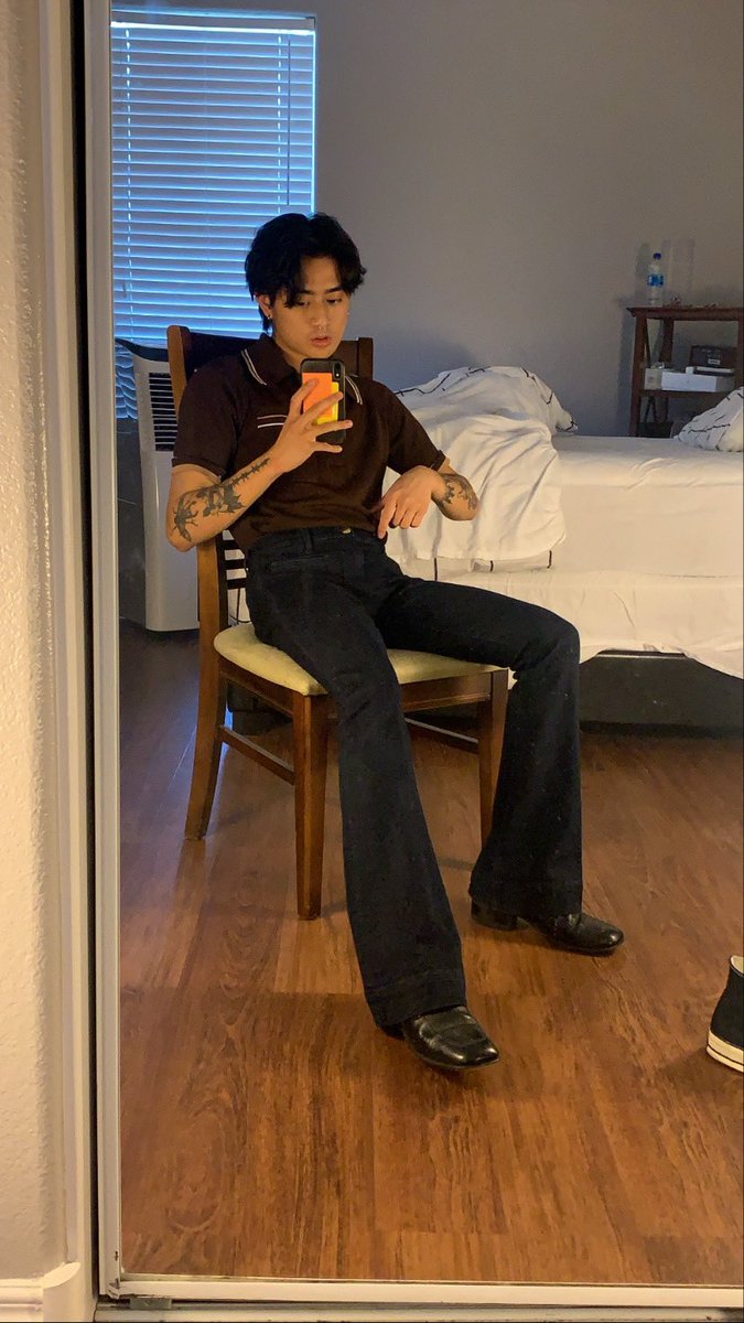 yellofficial_'s tweet photo. i got a thing for flare pants https://t.co/xZ40HGqn0V