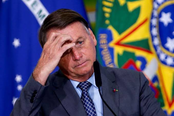 sensacionalista's tweet photo. Missa de sétimo dia do governo Bolsonaro é marcada para sexta que vem https://t.co/iWrBFNzOHc