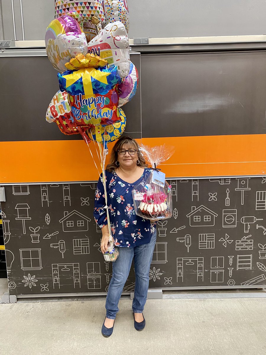Rudy1064's tweet photo. Service Desk @ HD1064  Celebrates this Amazing Lady our 1 and only Rose Bookkeeper Happy B-Day @monithd1064 @FernandoD325 @THD1064 @AndrewA06392874 @Vickie_hanson_ @matthew2208 @LanceLeilani @isolt81 @RudyC35107156 @1Ddogersgrl2 @HouseofBrito @Soniarita_SASM https://t.co/mJy7sf3DAi