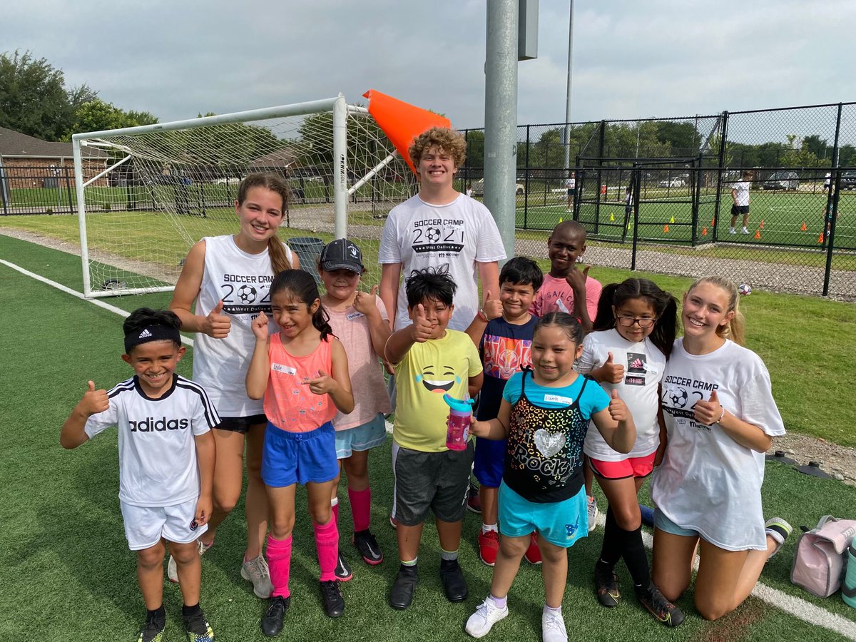 28KateRyan's tweet image. Awesome week volunteer coaching @BrotherBills soccer camp. ⚽️ ❤️ I loved my campers!!  Maybe those autographs will be worth something when they are famous!