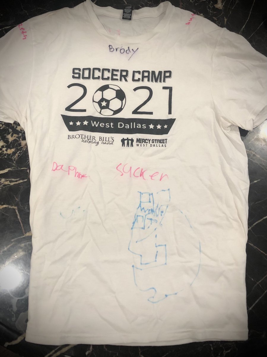 28KateRyan's tweet image. Awesome week volunteer coaching @BrotherBills soccer camp. ⚽️ ❤️ I loved my campers!!  Maybe those autographs will be worth something when they are famous!