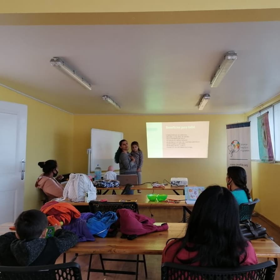 Antofa_portea's tweet photo. Querida tribu❤Nuestro 1er taller de #PorteoErgonómico Agradecemos a Cecy Cabrera de #ErgoAlelias por impartir un taller práctico y enriquecedor. También a @SJMChile por brindarnos este espacio para desarrollarnos como Agrupación y trabajar en conjunto como equipo
#Antofagasta https://t.co/hYqwo0GBjy