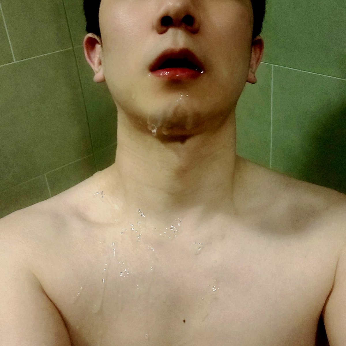 부카케가 넘죠아서 얼굴사진 많이올리게 되는데... 이정도면 지인들이 알아볼 정도일까요?😂