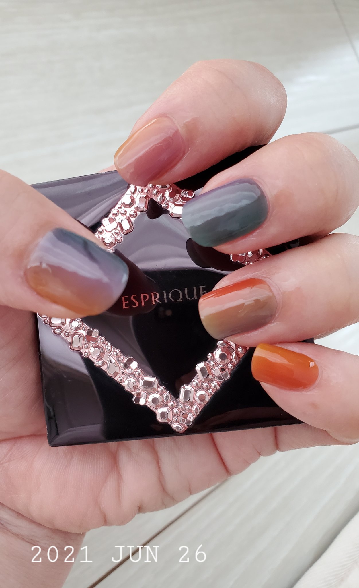 Anier おはよ みんなファン感かな 私は午後から遅め出陣予定 ゆえに昼夜兼用ご飯を準備完了 Ohora このデザイン絶妙な色加減がたまらん 定番入り決定 想像と違ってわりと透け感あったけど可愛い ほんで翌日仕事で親指に油性ペン