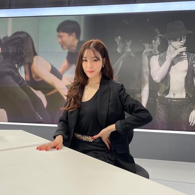 Dabeztt's tweet photo. ไวบ์ชิมซูรยอนมากเลยเนี่ย เจ้าของเพนท์เฮ้าส์ชั้นที่ร้อย หอมกลิ่นเงินไปหมด 💵💰 https://t.co/v7iGJLogVL