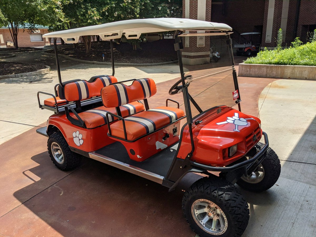 NettingPros's tweet photo. Enjoyed seeing our friends & some of our past #NettingPros products & projects today @ClemsonBaseball ⚾.
#Stadium 🏟️ & #Facilities are Looking Great 🔥🔥🔥!!!
#Netting✔️
#WallPadding✔️
#DugoutRailPadding✔️
#BPScreens✔️
#BPTurtlePro✔️
#BallCarts✔️ https://t.co/NY0qqhBntQ