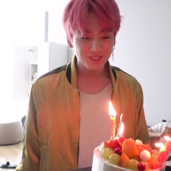 i got my balloons!! 🥺