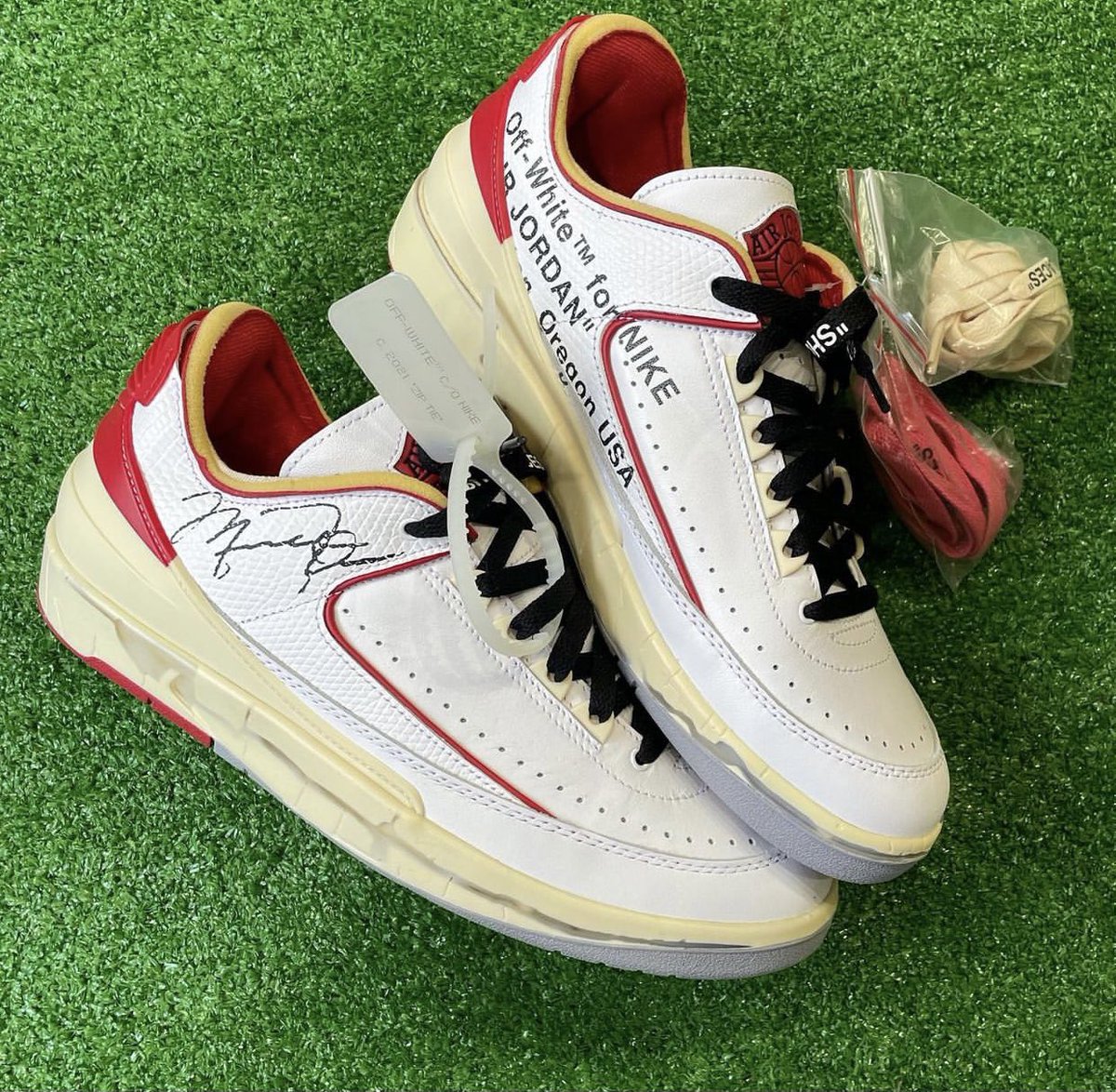 kicksonfire's tweet image. So, are Air Jordan 2 Lows cool now? Asking for a friend. In all seriousness though, can Jordan Brand hit us with some OG Air Jordan 2 Mid releases? That’d be highly appreciated.
📸IG: goodtimes.atlanta