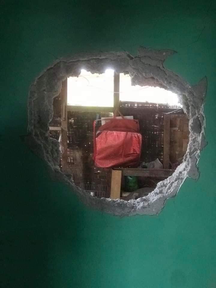 nhs0412's tweet photo. Due to indiscriminate and brutal attacks of #MyanmarMilitaryTerrorists with machine guns, artillery shells last night in Loikaw, many houses of civilians were destroyed. They promised to ceasefire a few days ago #WhatsHappeningInMyanmar #June26Coup https://t.co/ZG1XYdNUaI