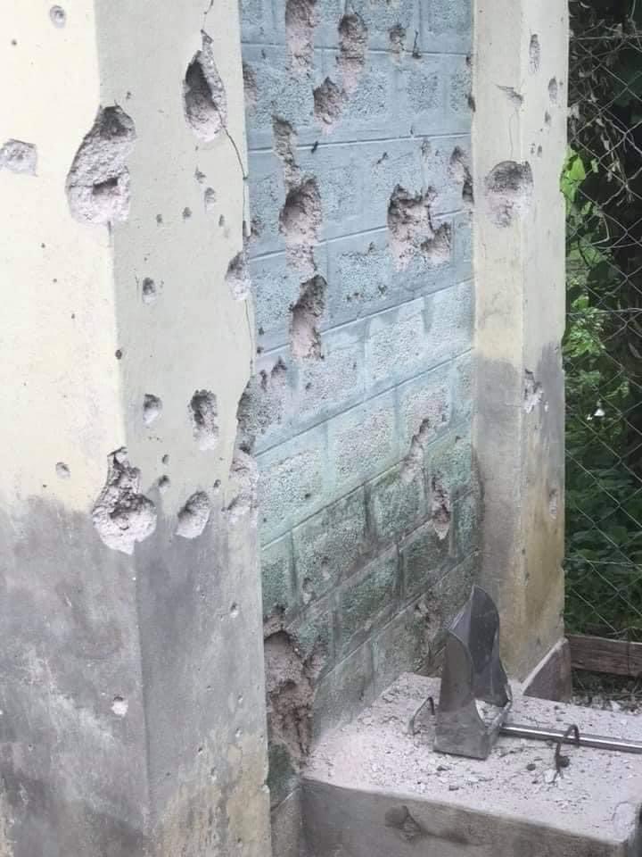 nhs0412's tweet photo. Due to indiscriminate and brutal attacks of #MyanmarMilitaryTerrorists with machine guns, artillery shells last night in Loikaw, many houses of civilians were destroyed. They promised to ceasefire a few days ago #WhatsHappeningInMyanmar #June26Coup https://t.co/ZG1XYdNUaI