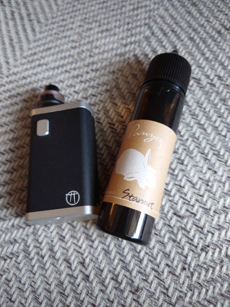 ponpoko_ozisan's tweet photo. 美味しいです👌
好みの味かも☺️
#Pure Vapor Japan
#starnut
#ovalis https://t.co/gTqT1Estsj