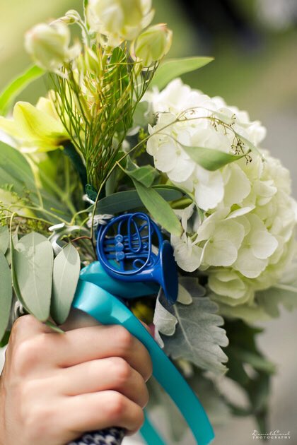 BSolds's tweet photo. @Titan4Ever2488 @heybeautifulpod Great minds! :D 
My husband surprised me and had his best man bring me a blue French horn right before the wedding. I also had an ornament in my bouquet as my something blue. https://t.co/peIVMGCY4e