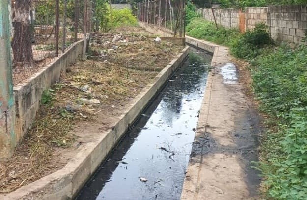 ((Más Trabajo; Más limpieza))
  Estamos realizando labores de desmalezamiento y limpieza en general de los drenajes en sectores de la parroquia Potreritos.
...Con Dios y Trabajo Todo es POSIBLE.
#gestiondefuturo 
@OmarPrietoGob 
<a href="/NicolasMaduro/">Nicolás Maduro</a>