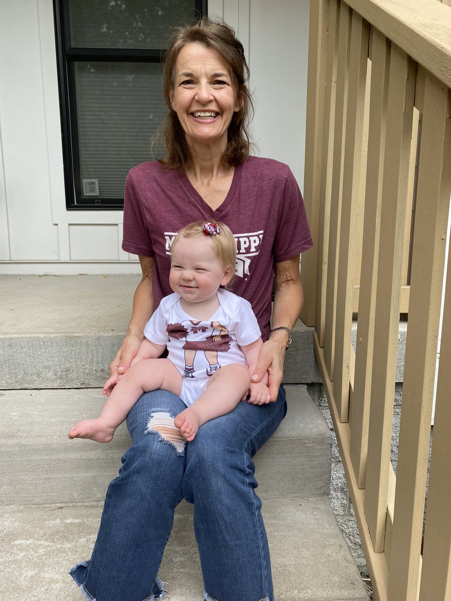 ThoughtsByCBM's tweet photo. The cutest little bulldog! #hailstate #msstatebaseball https://t.co/tvVJPjRSj0