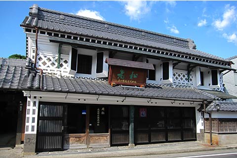hinitijou_spot's tweet photo. 【老松 永田屋】

味噌と醬油をベースに様々な調味料を作るお店。
(偶然にも連続した)

1676年創業でたくさんの歴史がありますが
顧客に寄り添ってきたことが
HPから密かに感じられます。

バター醤油で大好物の帆立を焼きたい… https://t.co/wpCGZiv5r9